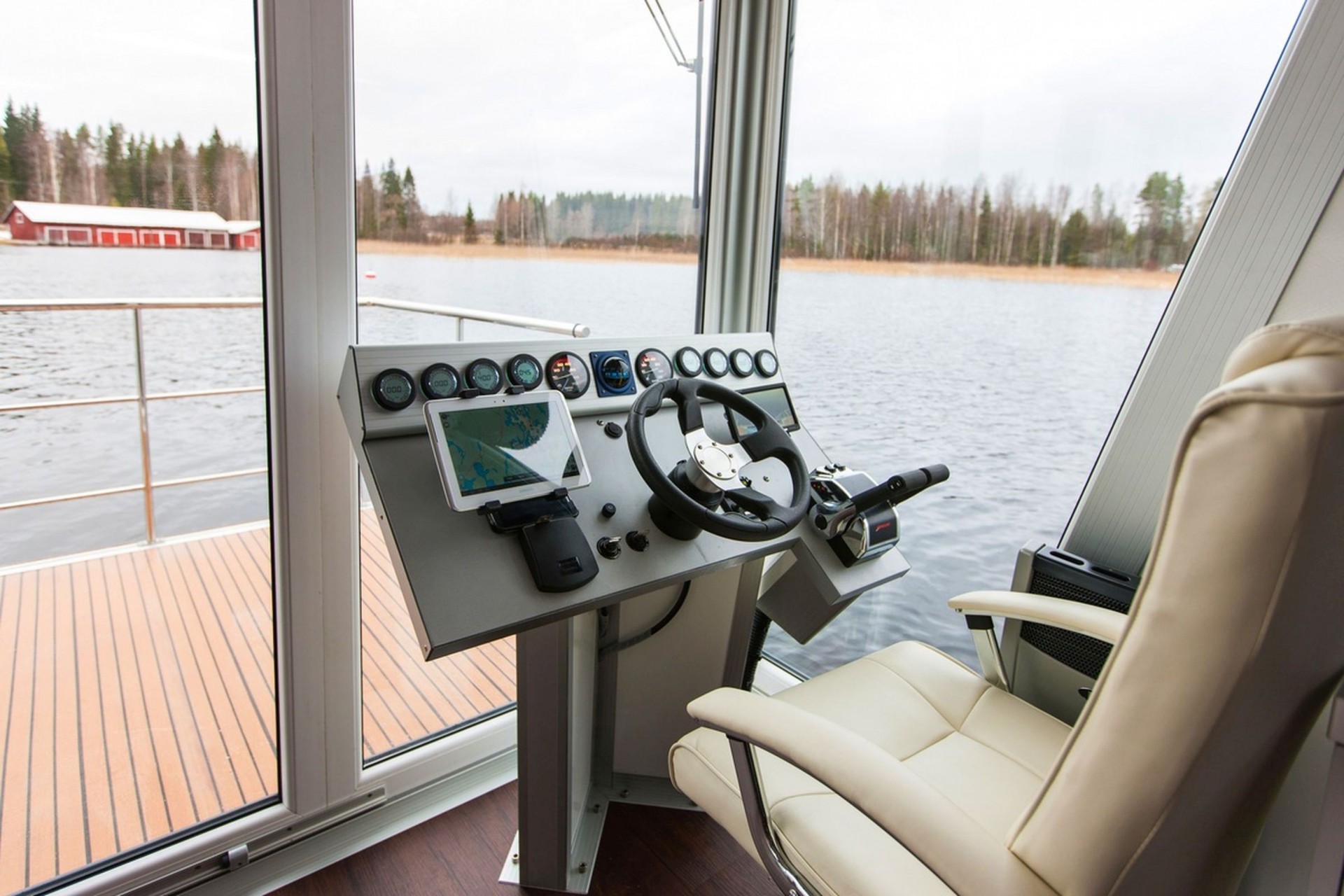 Bellamer Houseboat DeLuxe 8 hlö Skipperi